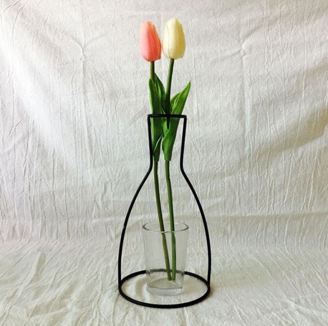 Silhouette Iron Line Flowers Vase