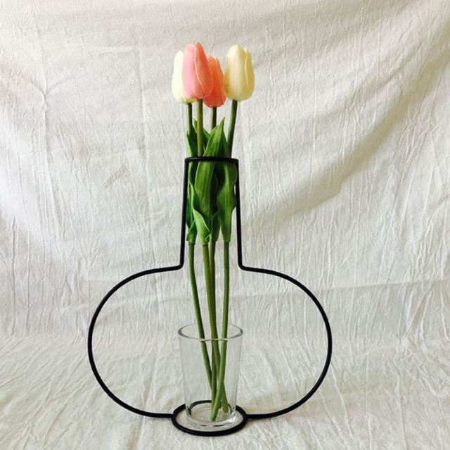 Silhouette Iron Line Flowers Vase