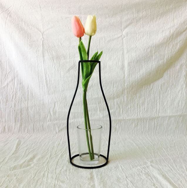 Silhouette Iron Line Flowers Vase