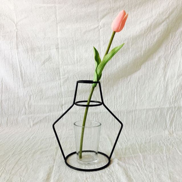 Silhouette Iron Line Flowers Vase